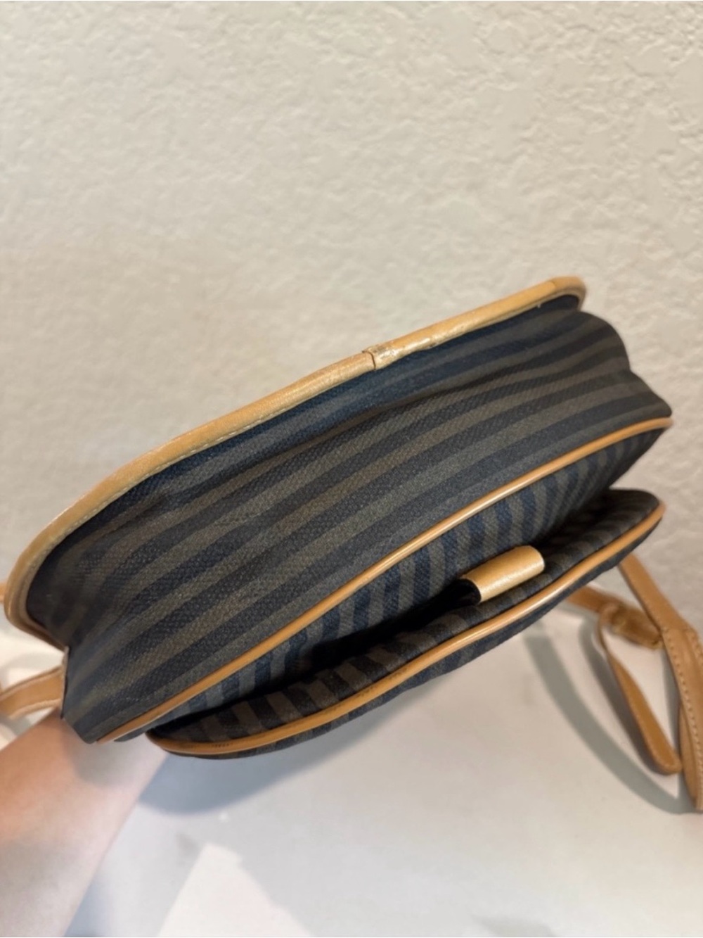Fendi Vintage Pequín Stripe
Crossbody Bag - Picture 6 of 15
